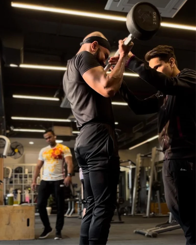 Chirag Selot doing barbell curls